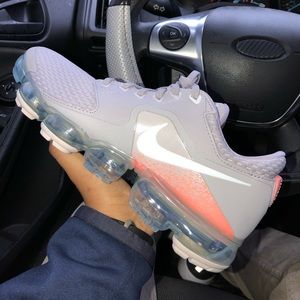 Nike Vapormax • Women’s Sz 8 🚫 SOLD on Mercari 🚫